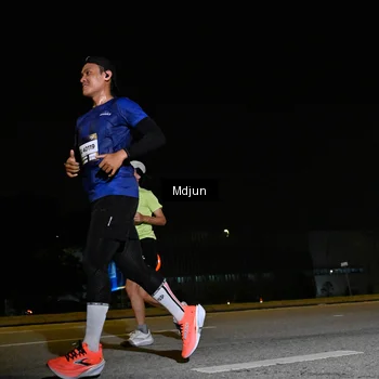 Runner Photo 7416041