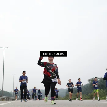 Runner Photo 7416070