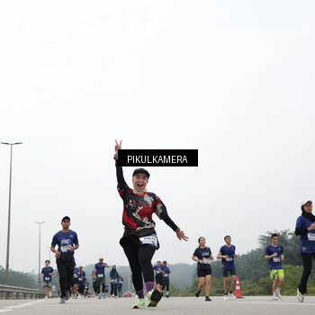 Runner Photo 7416140