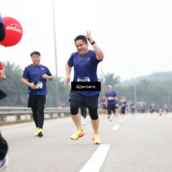 Runner Photo 7416184