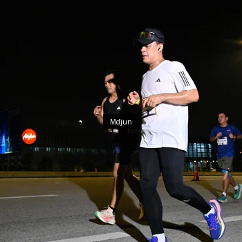 Runner Photo 7417015