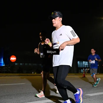 Runner Photo 7417023