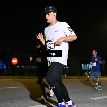 Runner Photo 7417024