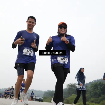 Runner Photo 7417025