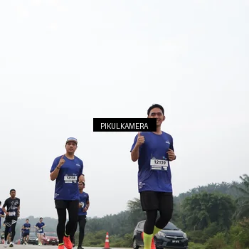 Runner Photo 7417037