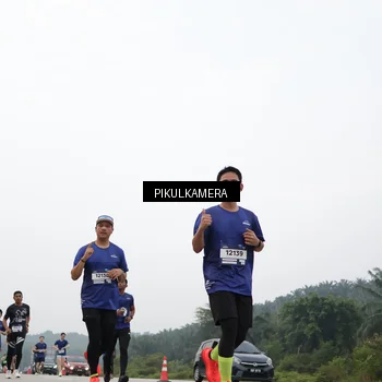 Runner Photo 7417039