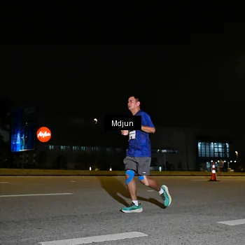 Runner Photo 7417040