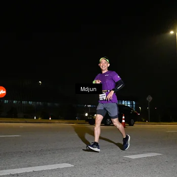 Runner Photo 7417062