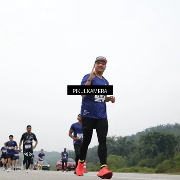Runner Photo 7417176