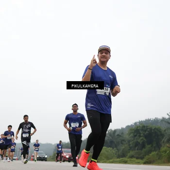 Runner Photo 7417183