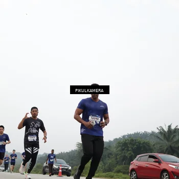 Runner Photo 7417292