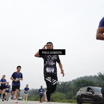 Runner Photo 7417412
