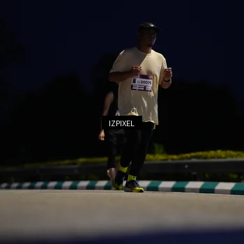 Runner Photo 7417450