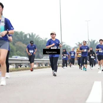 Runner Photo 7417500