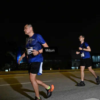Runner Photo 7417530