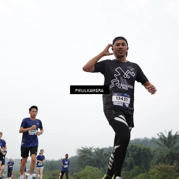 Runner Photo 7417574