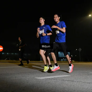 Runner Photo 7417968
