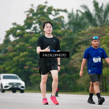 Runner Photo 7417969