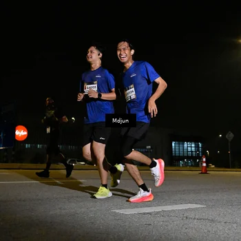 Runner Photo 7417980