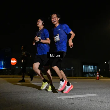Runner Photo 7418000