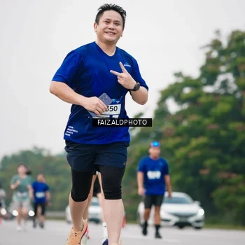 Runner Photo 7418013