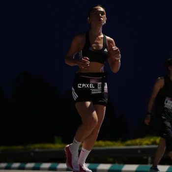 Runner Photo 7418019