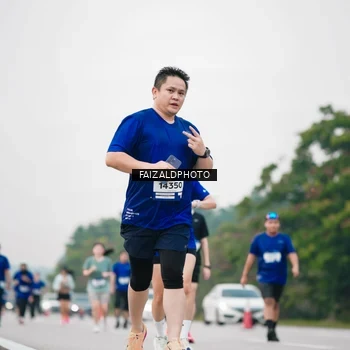 Runner Photo 7418023