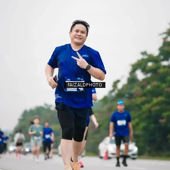 Runner Photo 7418024