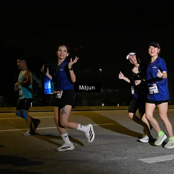 Runner Photo 7418672