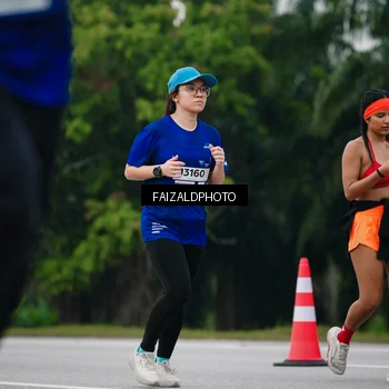 Runner Photo 7419001