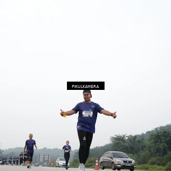 Runner Photo 7420029