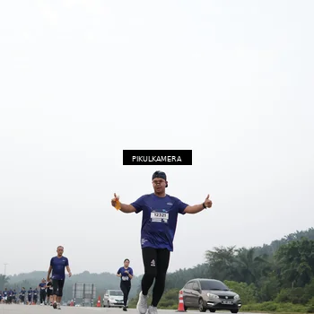 Runner Photo 7420030
