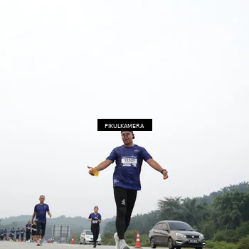 Runner Photo 7420039