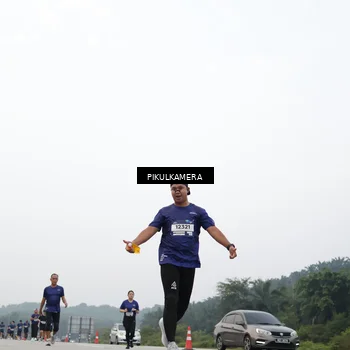 Runner Photo 7420064