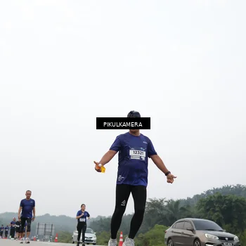 Runner Photo 7420074
