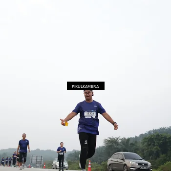 Runner Photo 7420075