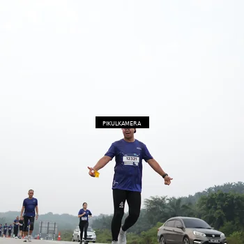 Runner Photo 7420079