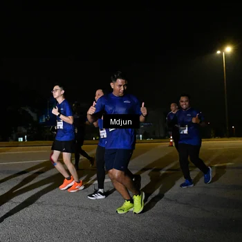 Runner Photo 7420112