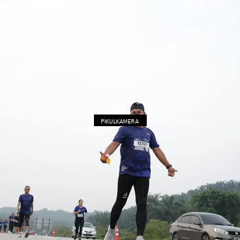 Runner Photo 7420313