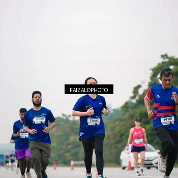Runner Photo 7421057