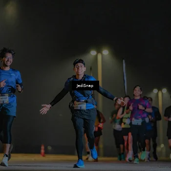 Runner Photo 7421100