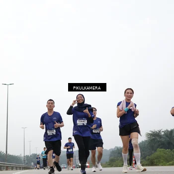 Runner Photo 7423038
