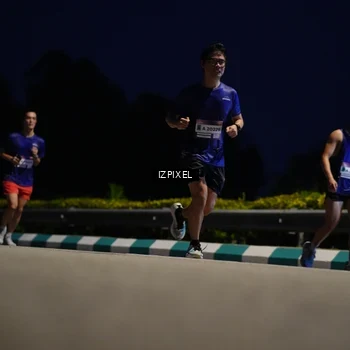 Runner Photo 7423944