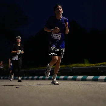 Runner Photo 7424989