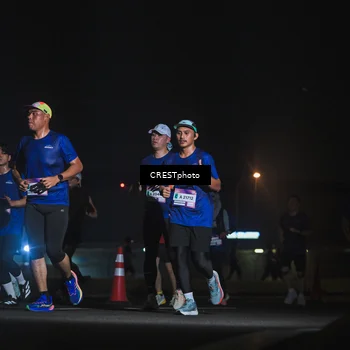 Runner Photo 7427013