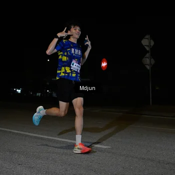 Runner Photo 7428598