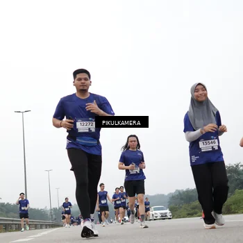 Runner Photo 7430039