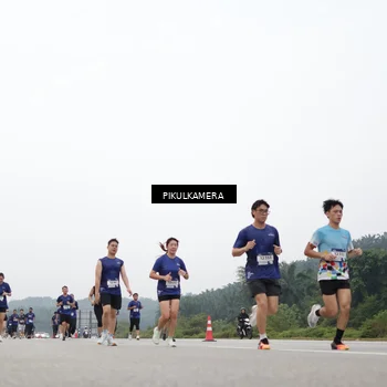 Runner Photo 7430317