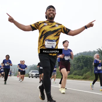 Runner Photo 7432111