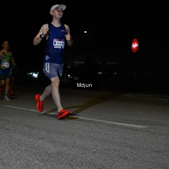 Runner Photo 7433247